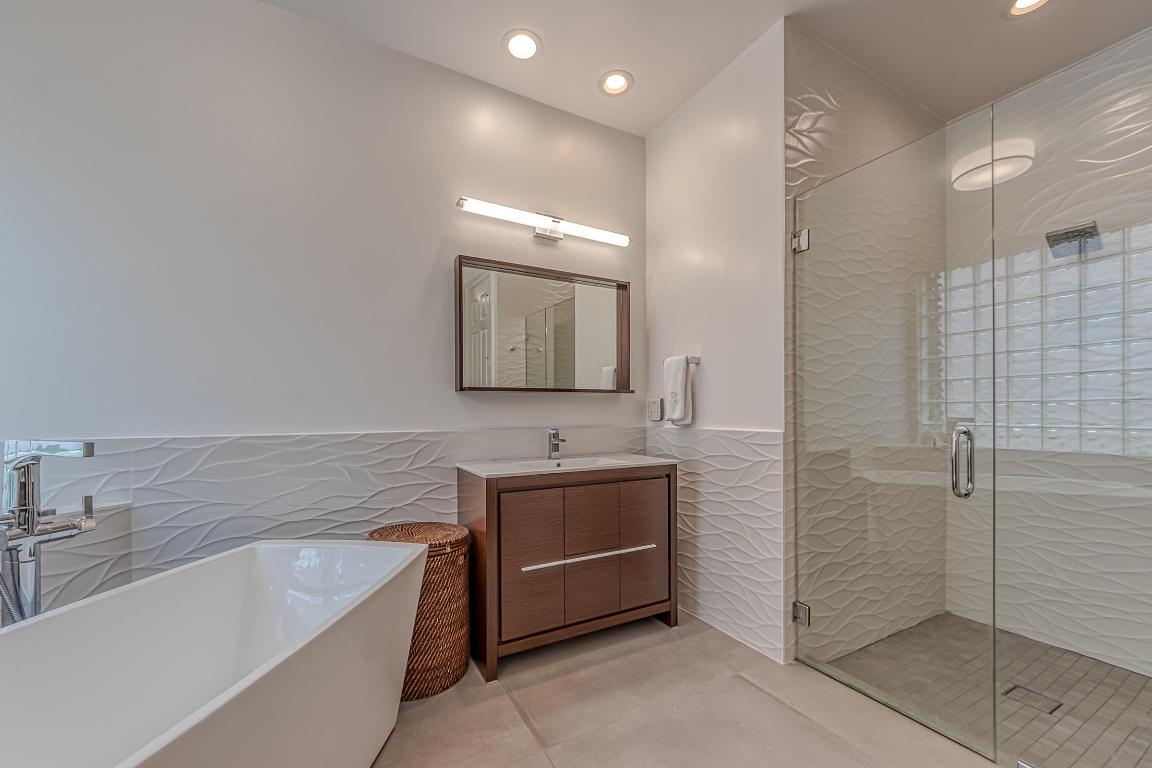 SATURNIA - Residential Lease