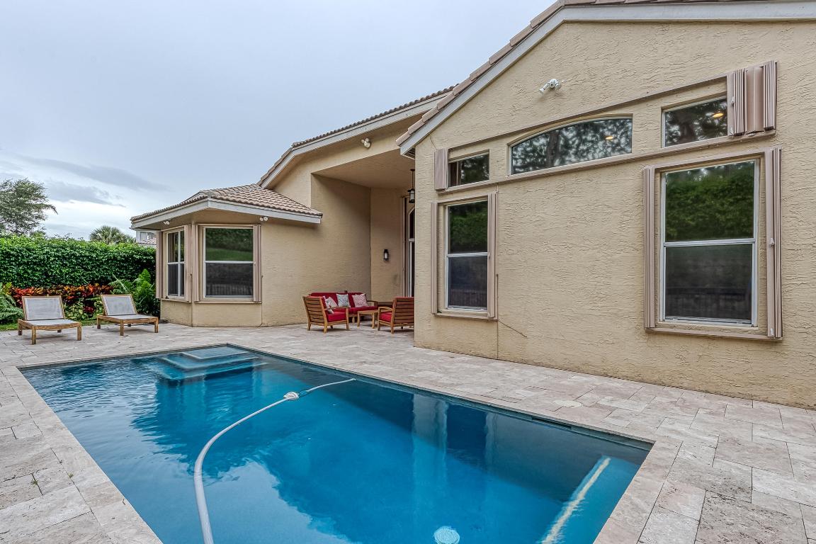 SATURNIA - Residential Lease