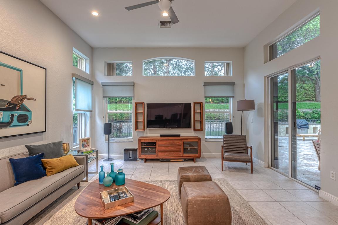 SATURNIA - Residential Lease