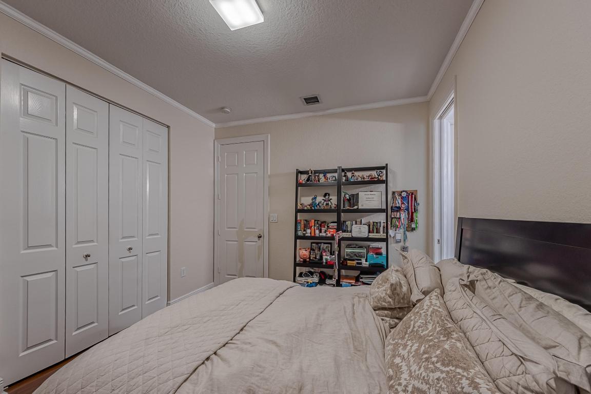 SATURNIA - Residential Lease