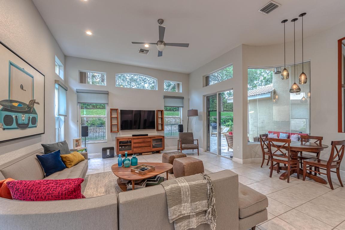 SATURNIA - Residential Lease