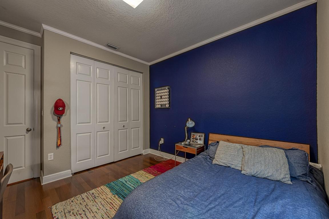 SATURNIA - Residential Lease