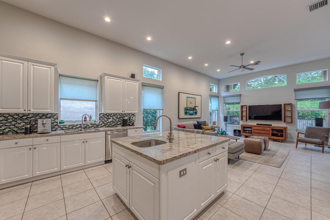 SATURNIA - Residential Lease