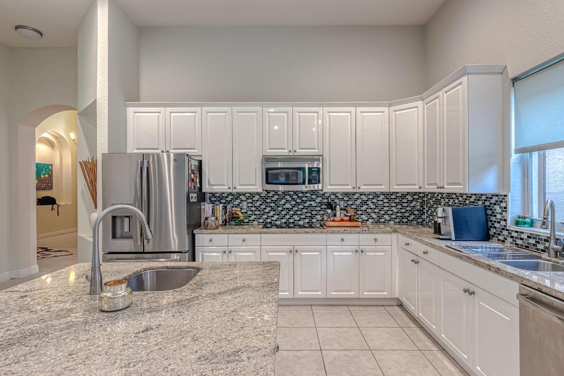 SATURNIA - Residential Lease