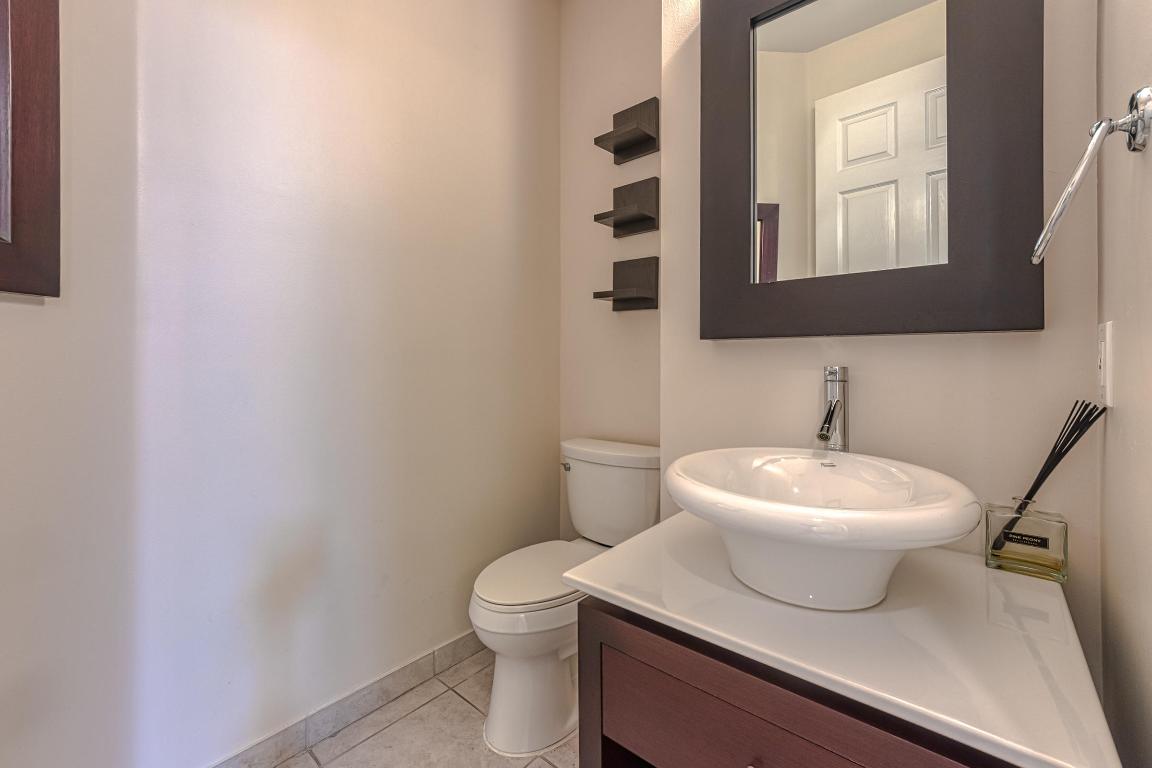 SATURNIA - Residential Lease