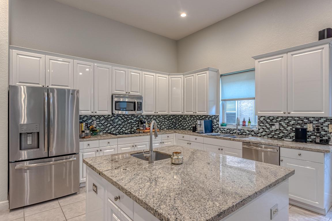 SATURNIA - Residential Lease