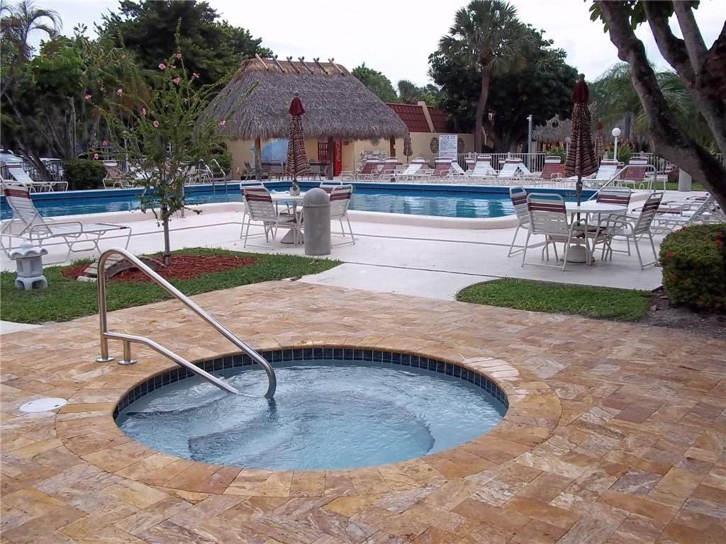 Island Club - Residential