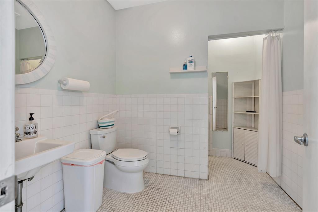 Dwelling Unit No. 704 OF - Residential Lease