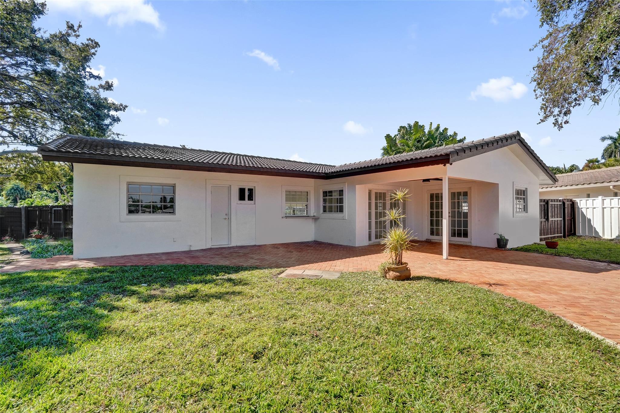 CORAL HEIGHTS SEC 2 - Residential Lease