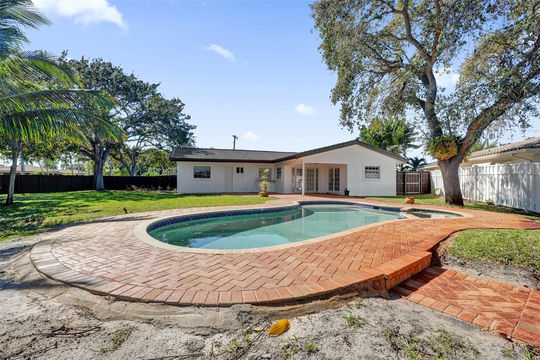 CORAL HEIGHTS SEC 2 - Residential Lease