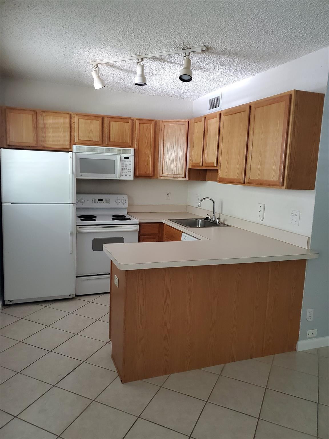 GROVE AT WILTON MANORS CONDO - Residential