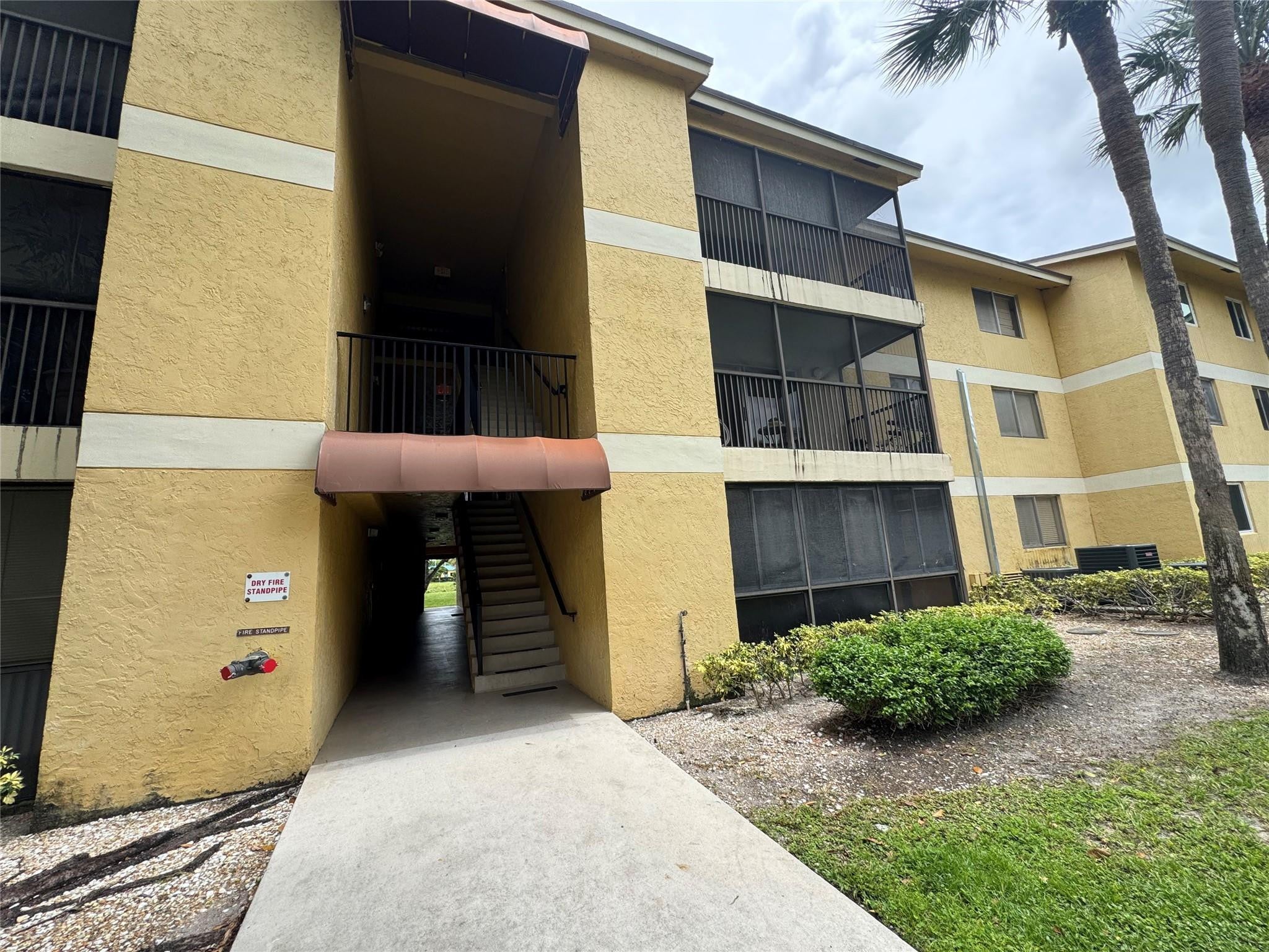 View photos, virtual tours, details... 3013 N Oakland Forest Drive 106