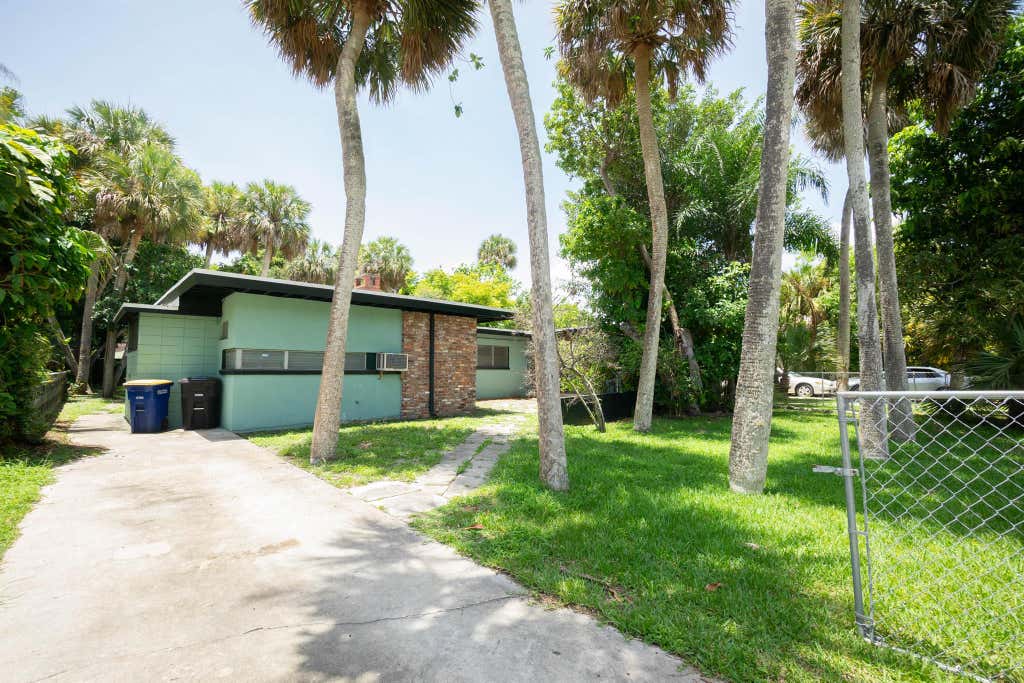 Photo of 909 Boston Avenue Ave, Fort Pierce, FL 34950 (MLS # R10808459)