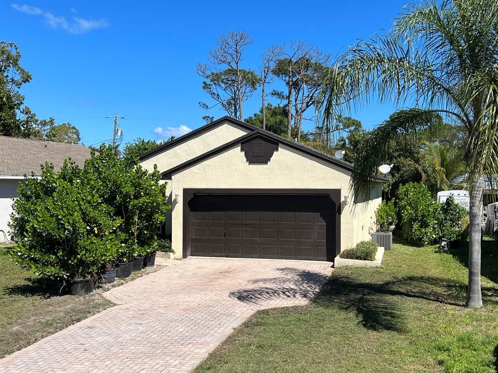 Photo of 4835 SE Horizon Avenue, Stuart, FL 34997 (MLS # R10780791)