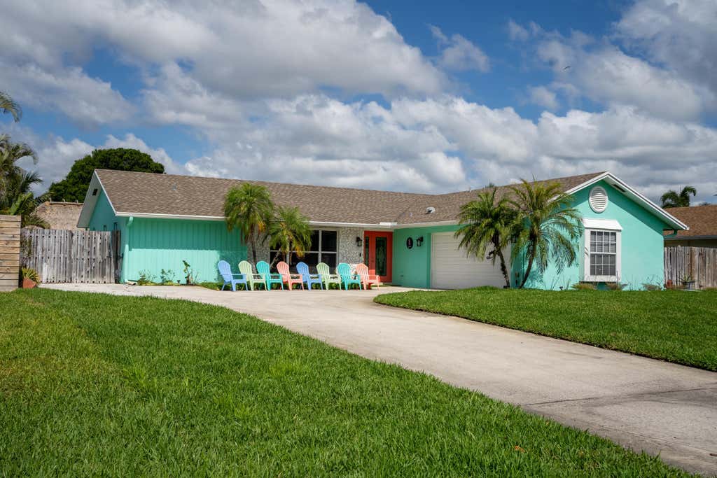 Photo of 11923 Banyan Street, Palm Beach Gardens, FL 33410 (MLS # R10982724)