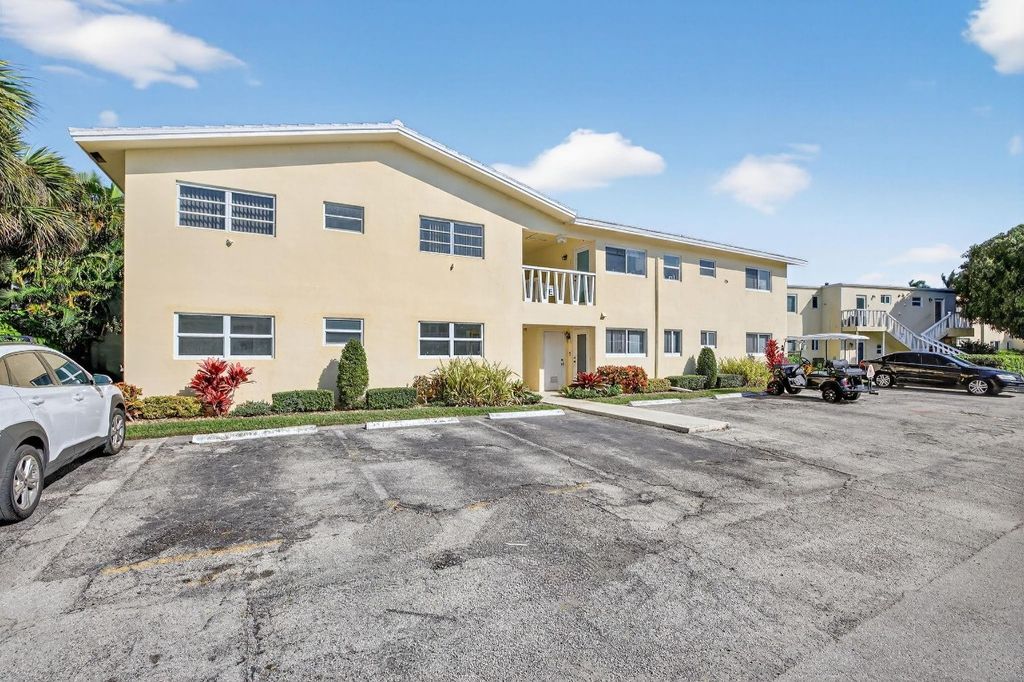 Photo of 2755 NE 28th Avenue #E2, Lighthouse Point, FL 33064 (MLS # F10548680)