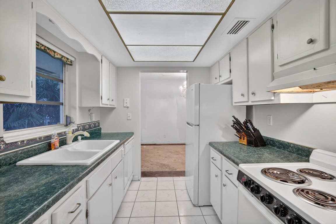 LIGHTHOUSE BAY CONDO - Residential