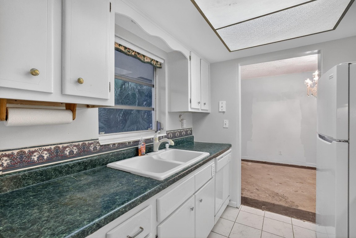 LIGHTHOUSE BAY CONDO - Residential