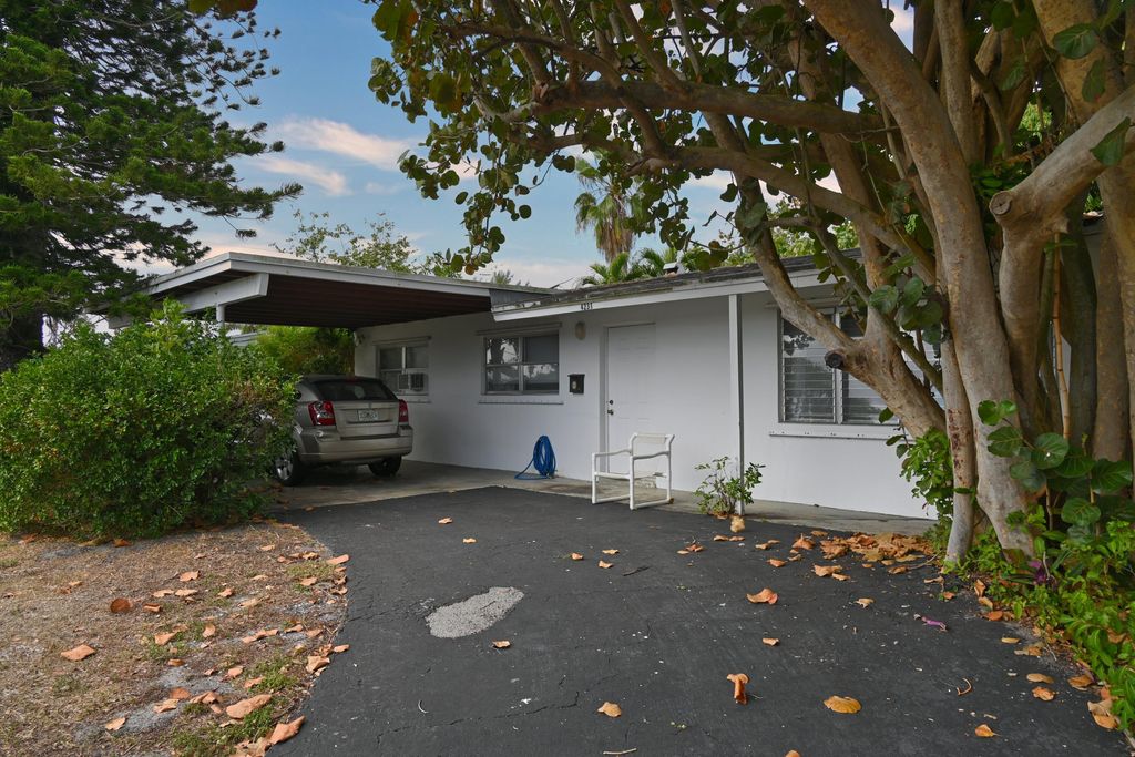 Photo of 4231 Arbor Way, Palm Beach Gardens, FL 33410 (MLS # R11165365)