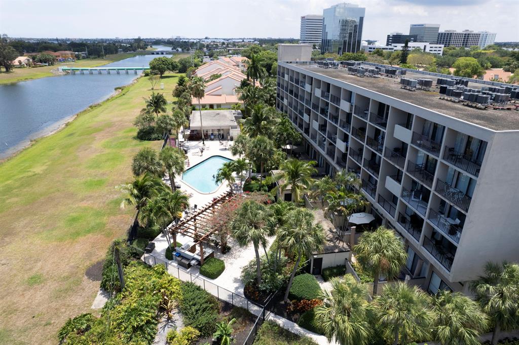 Renovated fully furnished 1 bedroom condo at the desirable Lake Shore Club Wpb. Tons of natural light with an oversized balcony. Laundry facilities on each floor, gym, clubhouse, on site manager, heated pool, BBQ and tables for entertaining.