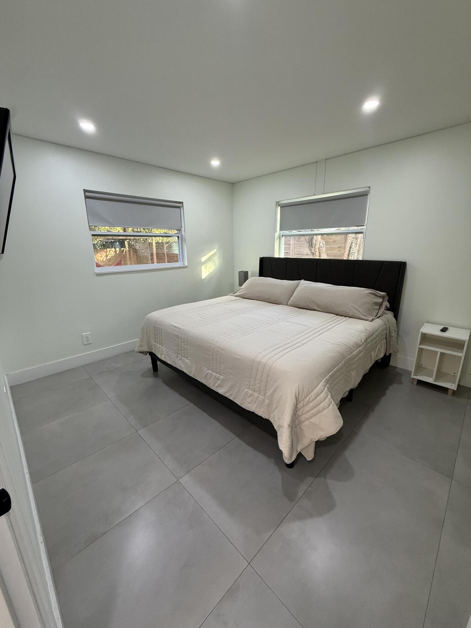 MODEL LAND CO - Residential Lease