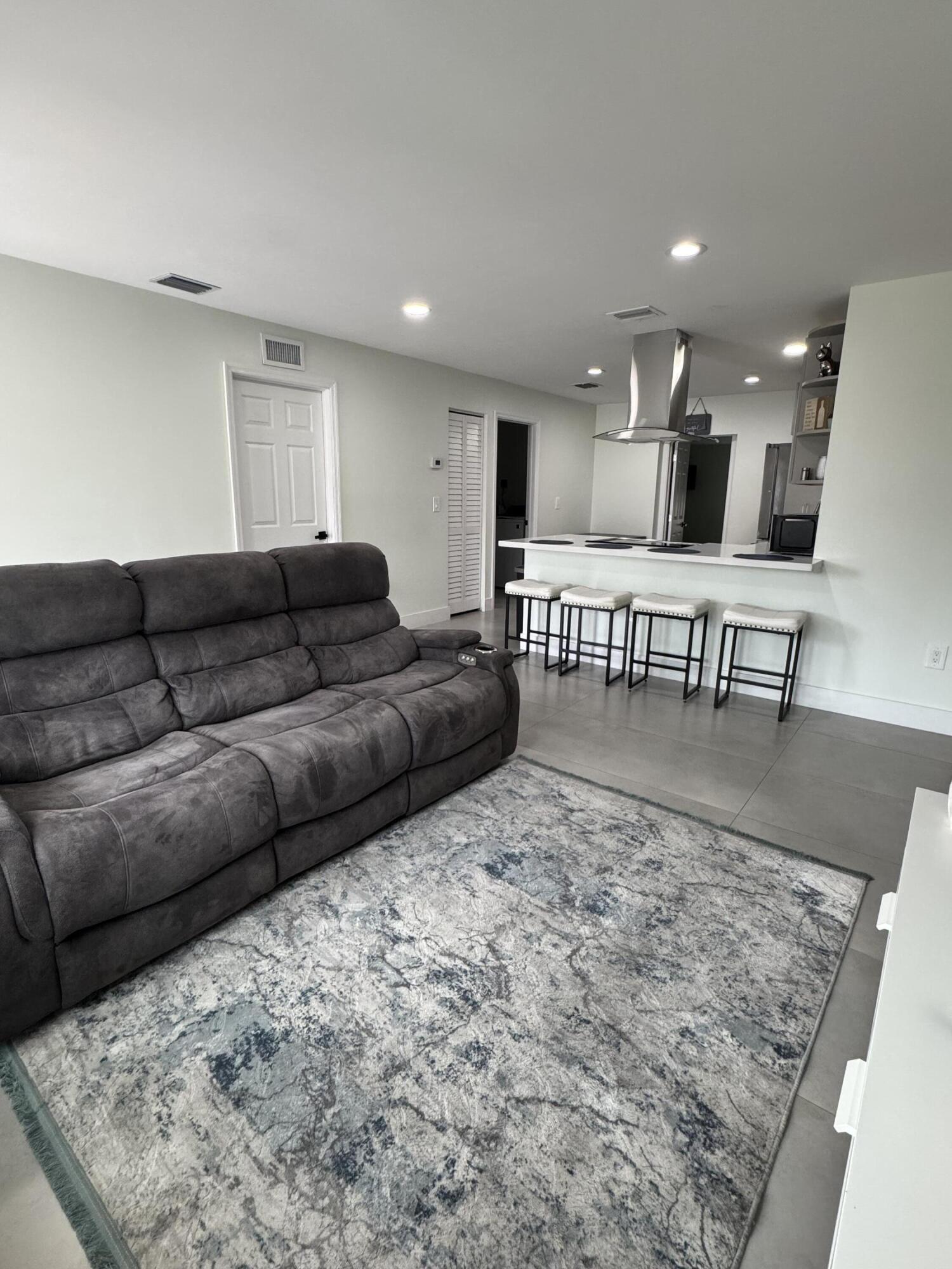 MODEL LAND CO - Residential Lease