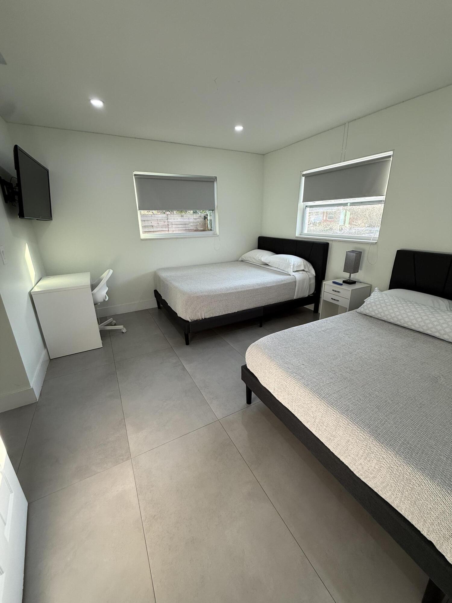 MODEL LAND CO - Residential Lease