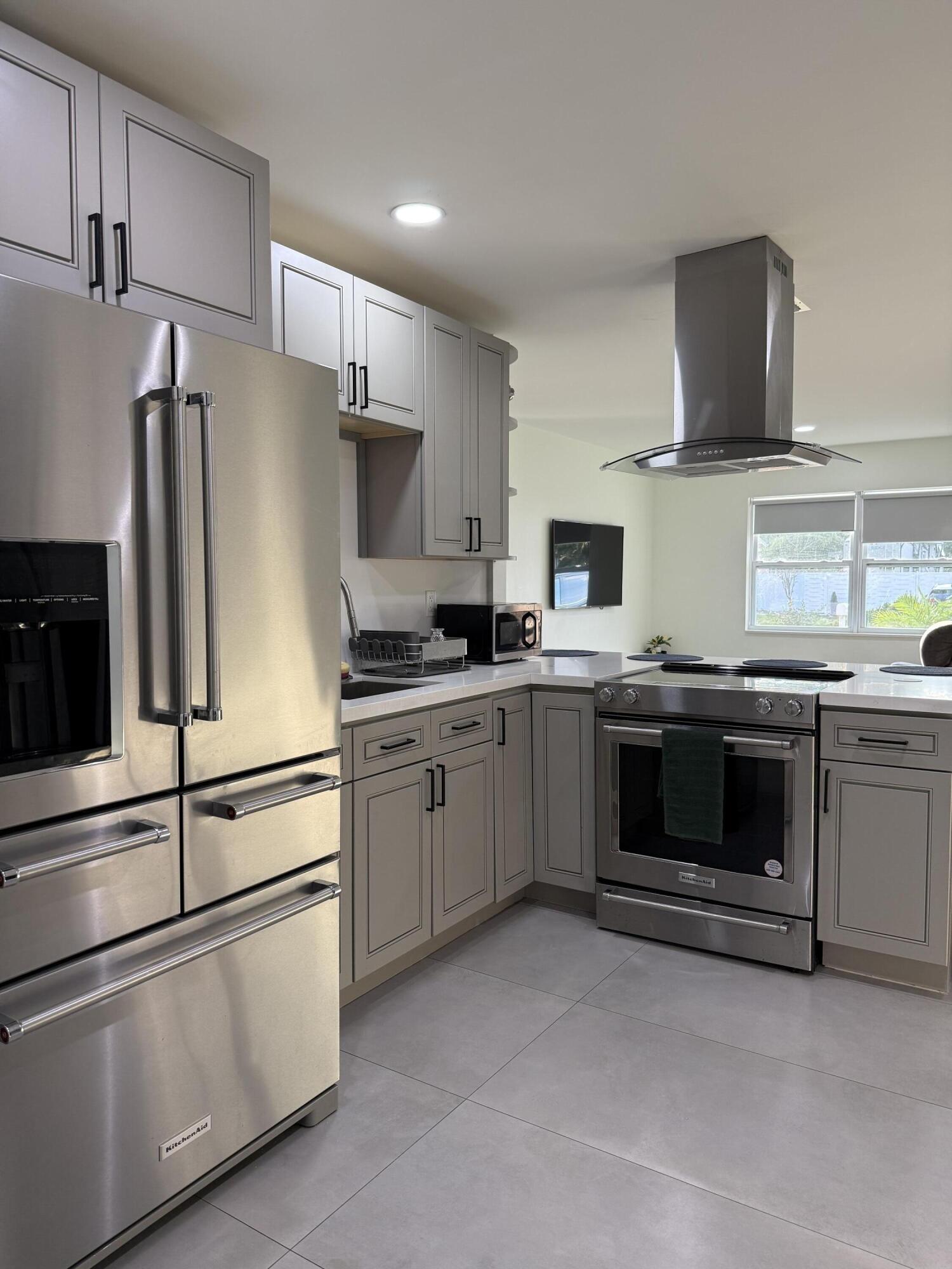 MODEL LAND CO - Residential Lease