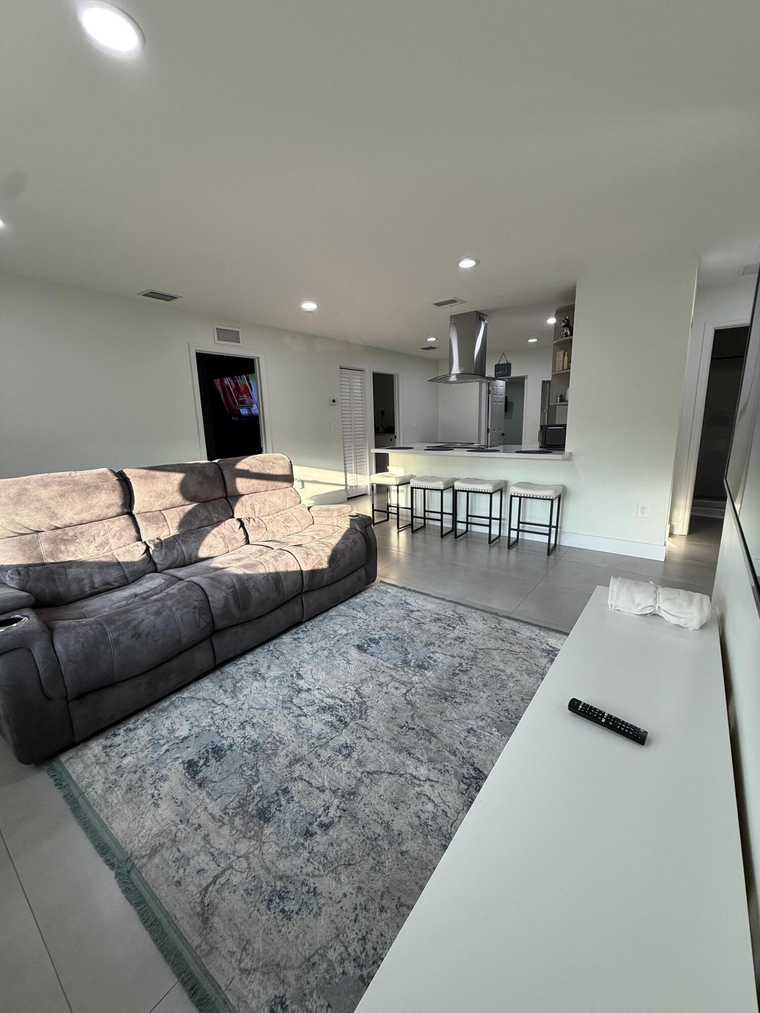 MODEL LAND CO - Residential Lease