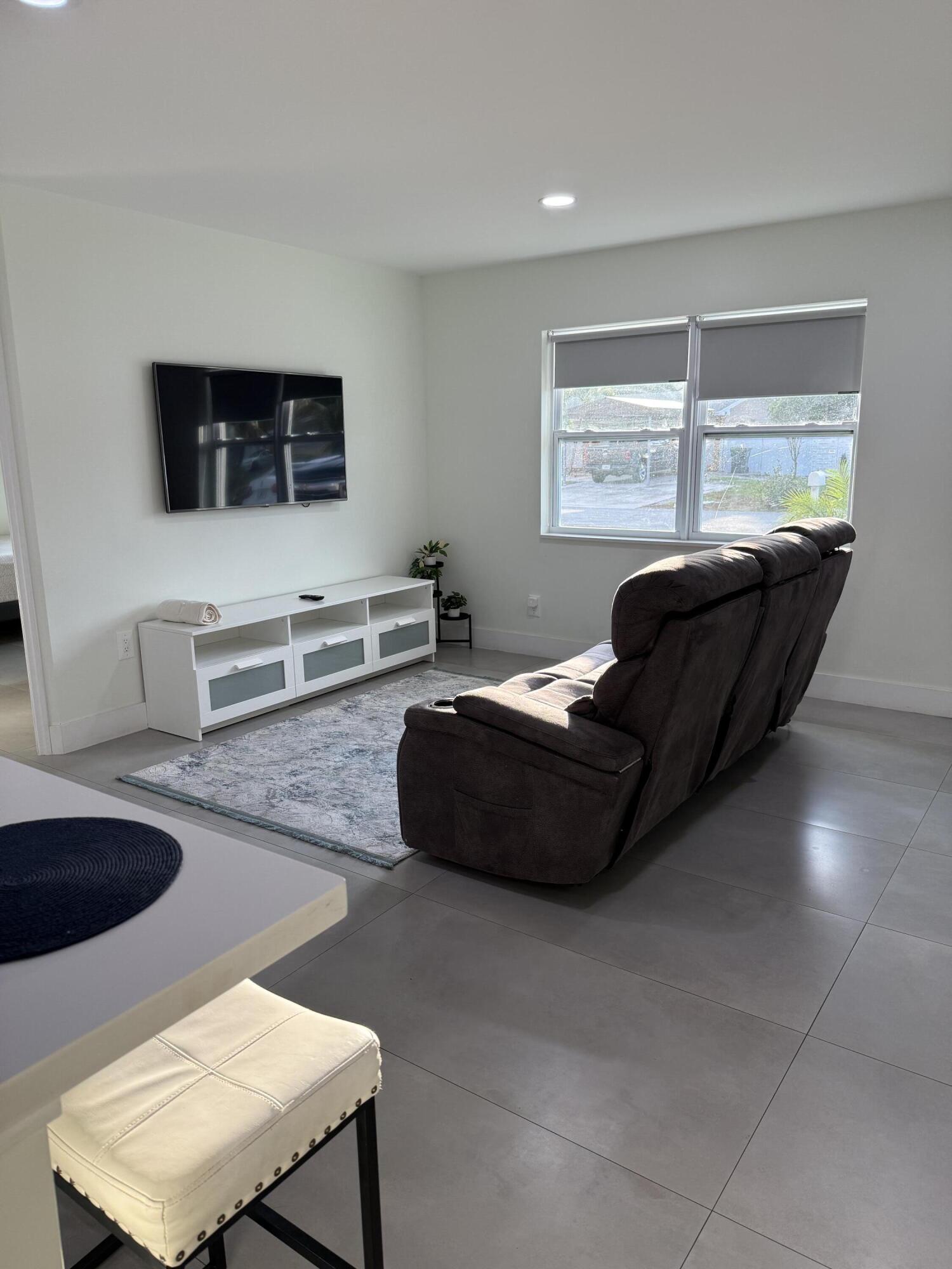 MODEL LAND CO - Residential Lease