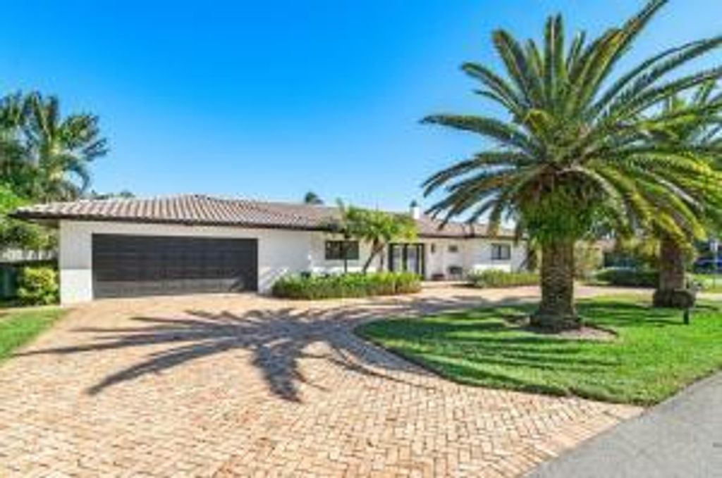 Photo of 2700 Spanish River Road, Boca Raton, FL 33432 (MLS # R10971811)