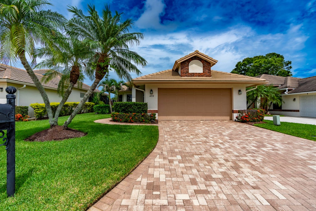 Photo of 433 SW JEFFERSON Circle, Port Saint Lucie, FL 34986 (MLS # B26072243)