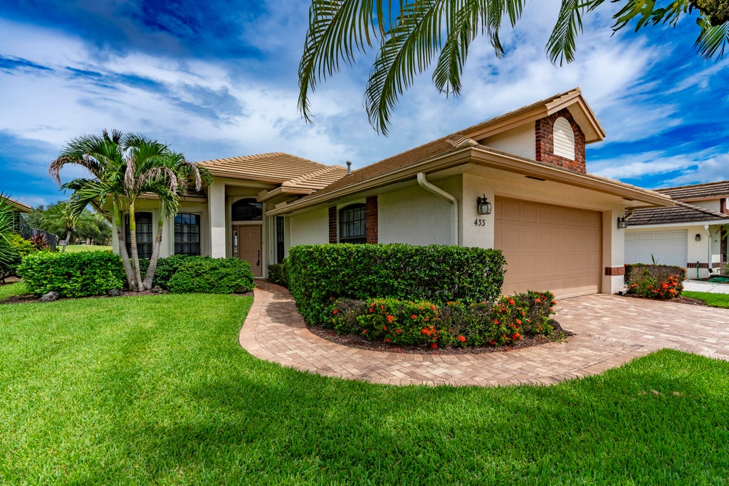 Photo of 433 SW JEFFERSON Circle, Port Saint Lucie, FL 34986 (MLS # B26072243)
