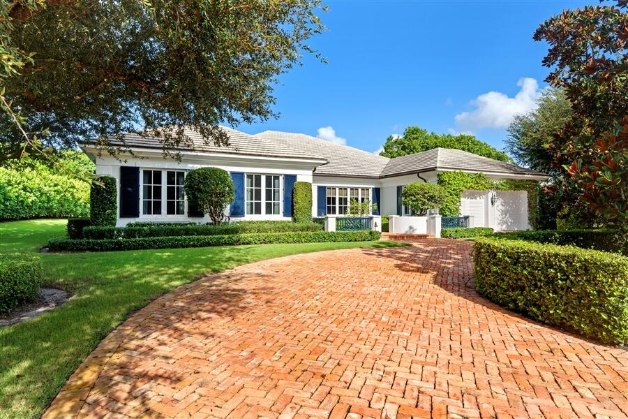 Photo of 11 Country Road E, Boynton Beach, FL 33436 (MLS # B26079680)