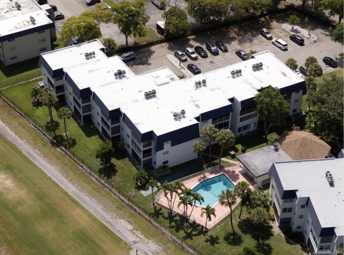 CANONGATE CONDOMINIUM - Residential