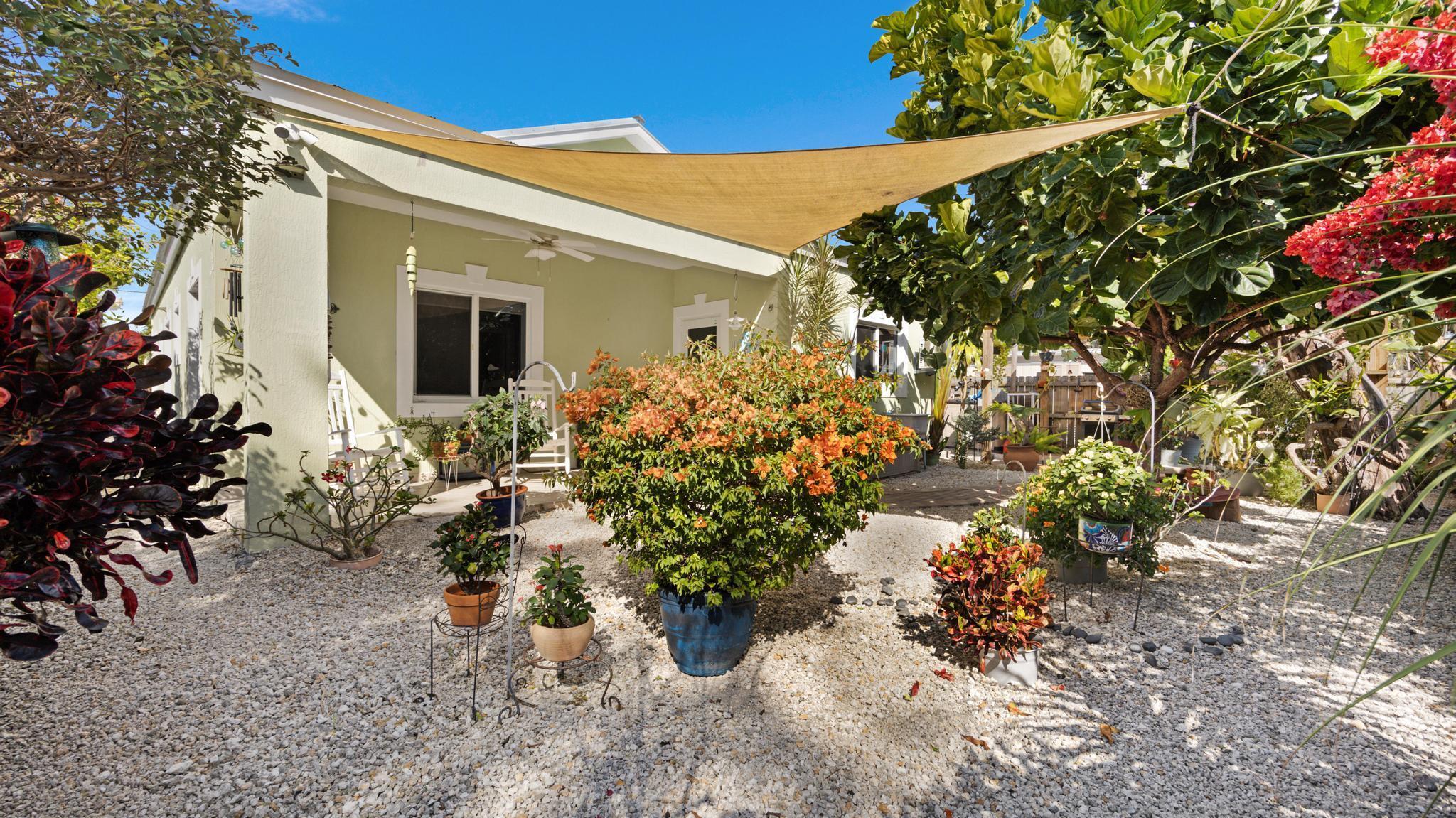 LARGO GARDENS - Residential