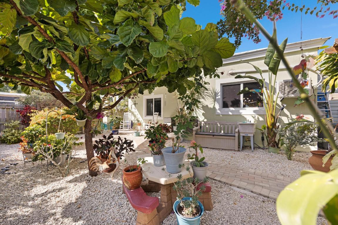 LARGO GARDENS - Residential