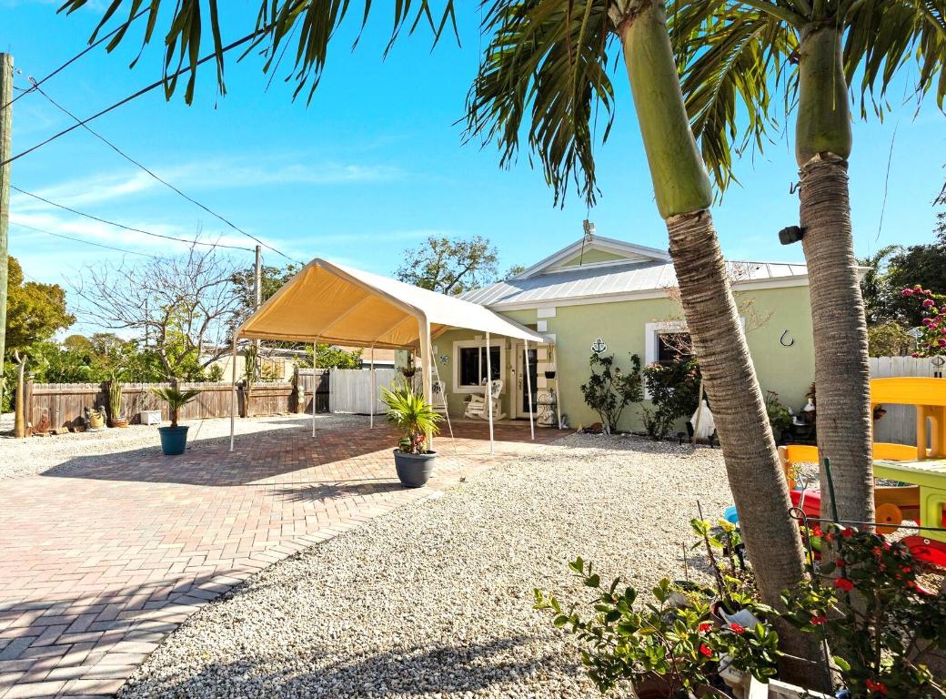 LARGO GARDENS - Residential