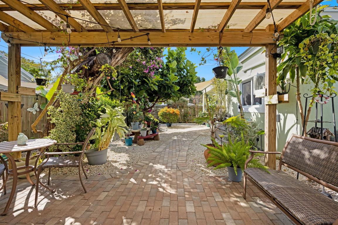 LARGO GARDENS - Residential