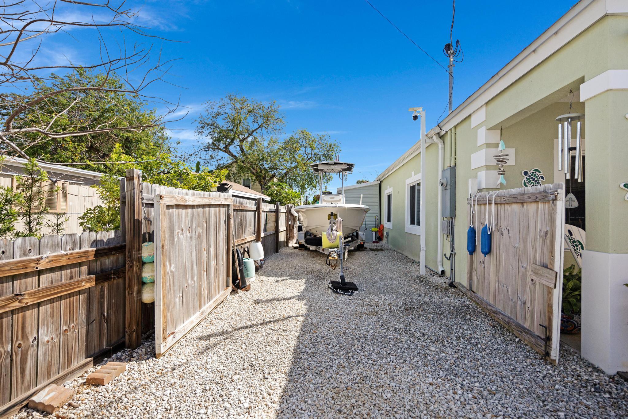 LARGO GARDENS - Residential