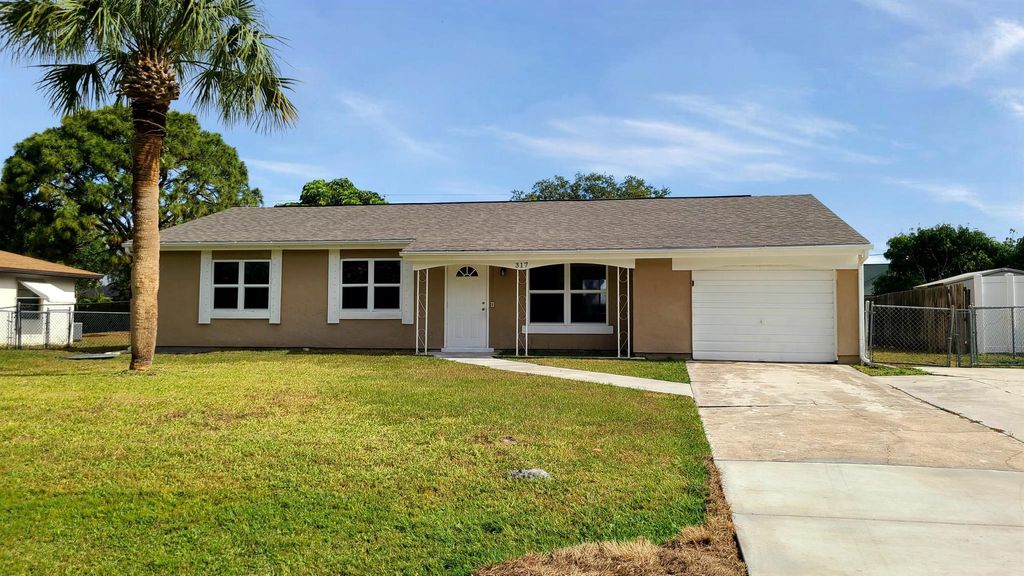 Photo of 317 SE Dalva Avenue, Port Saint Lucie, FL 34984 (MLS # R10983221)