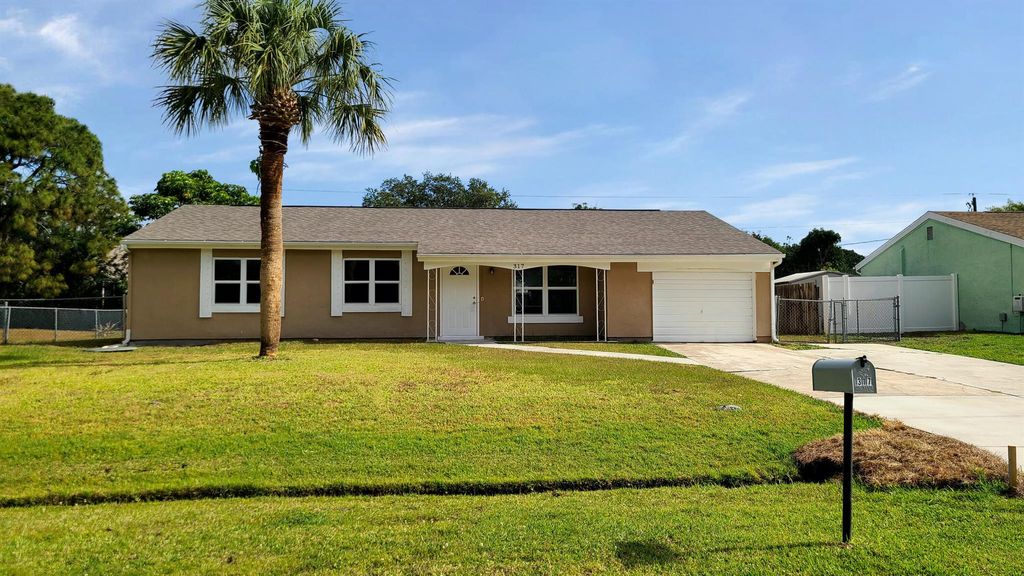 Photo of 317 SE Dalva Avenue, Port Saint Lucie, FL 34984 (MLS # R10983221)
