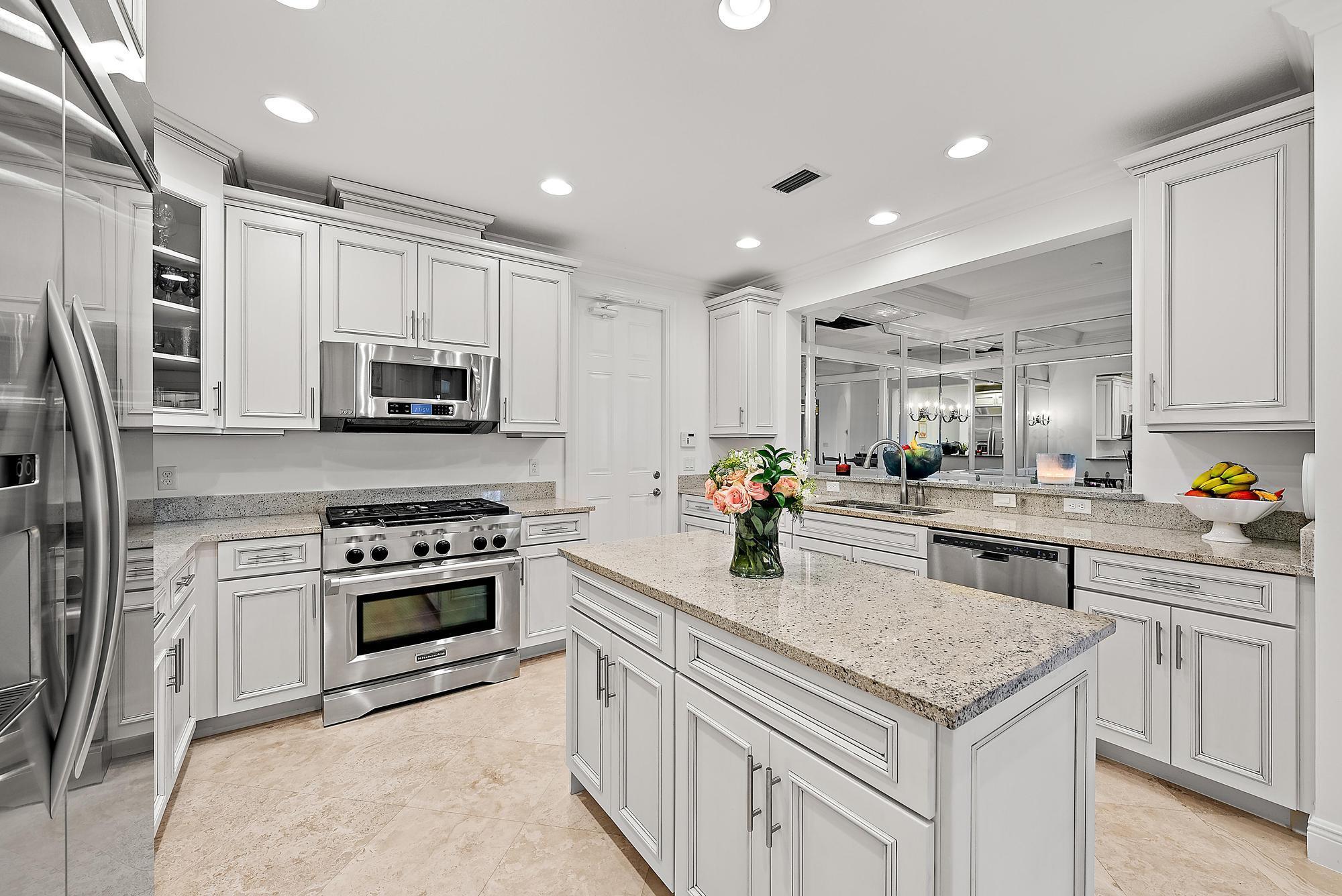 CARRIAGE HOMES AT FRENCHM - Residential