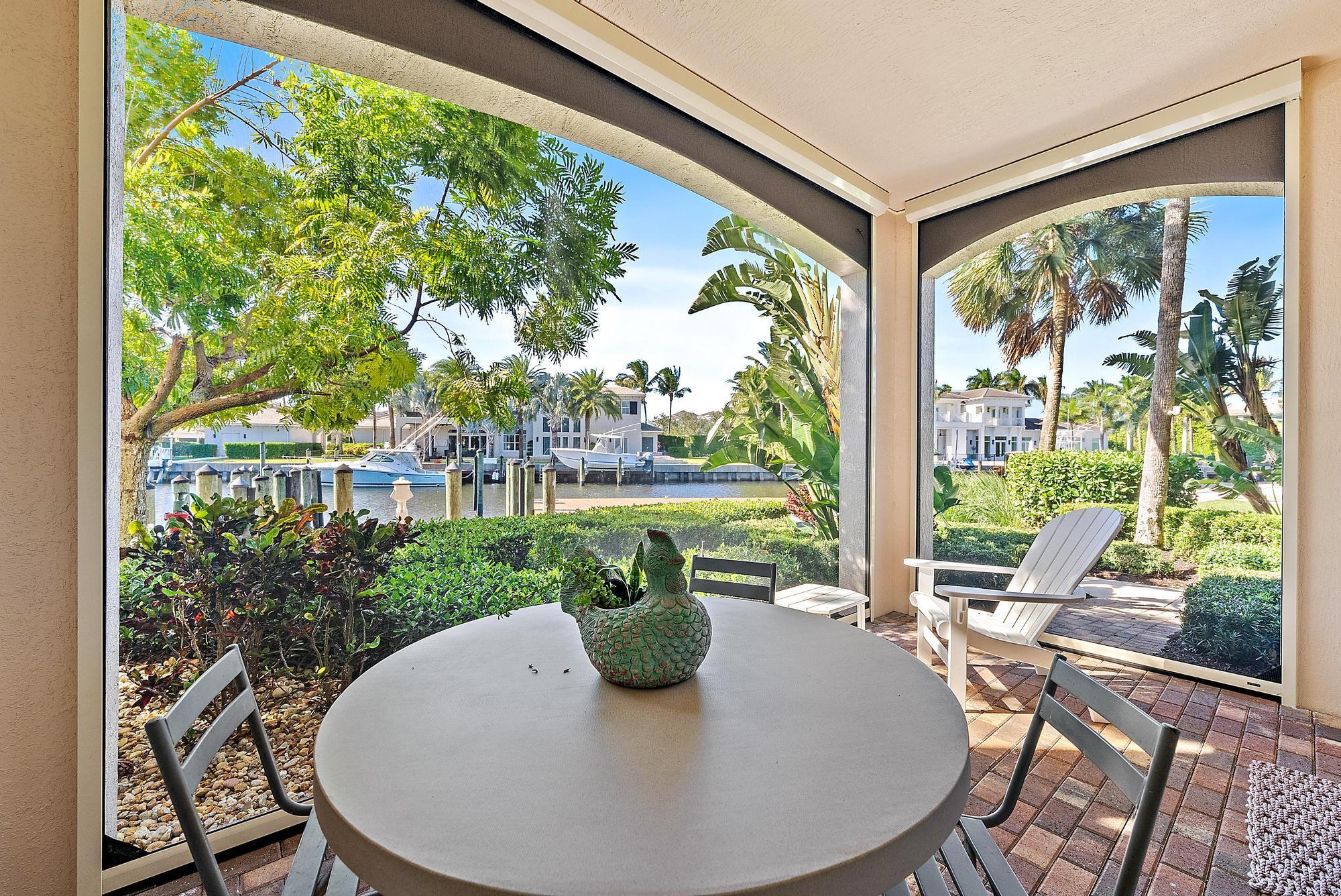 CARRIAGE HOMES AT FRENCHM - Residential