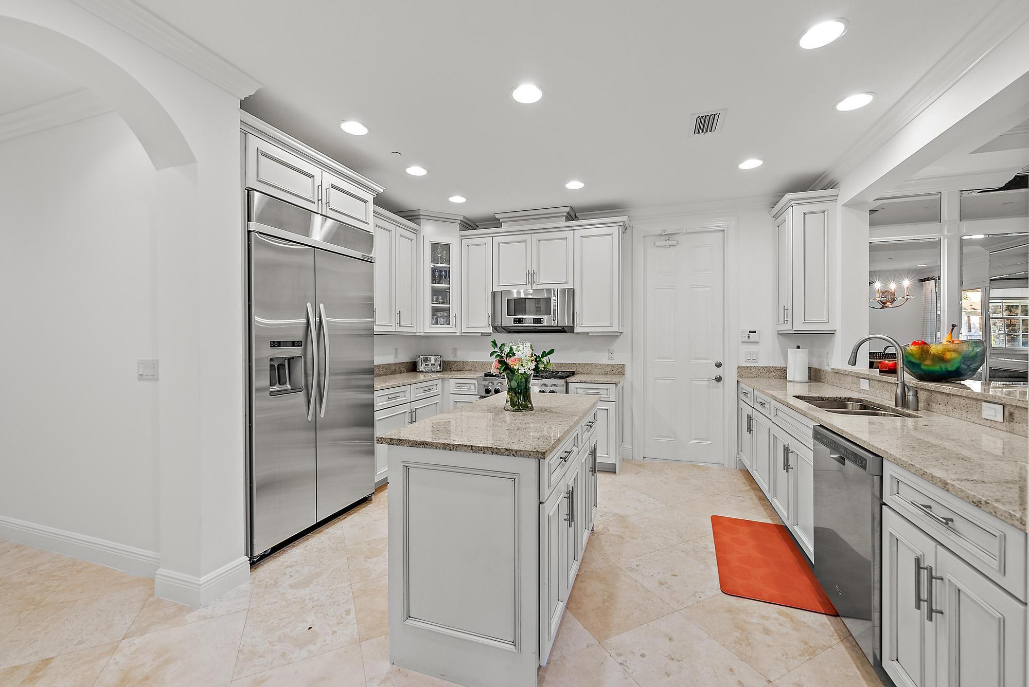 CARRIAGE HOMES AT FRENCHM - Residential