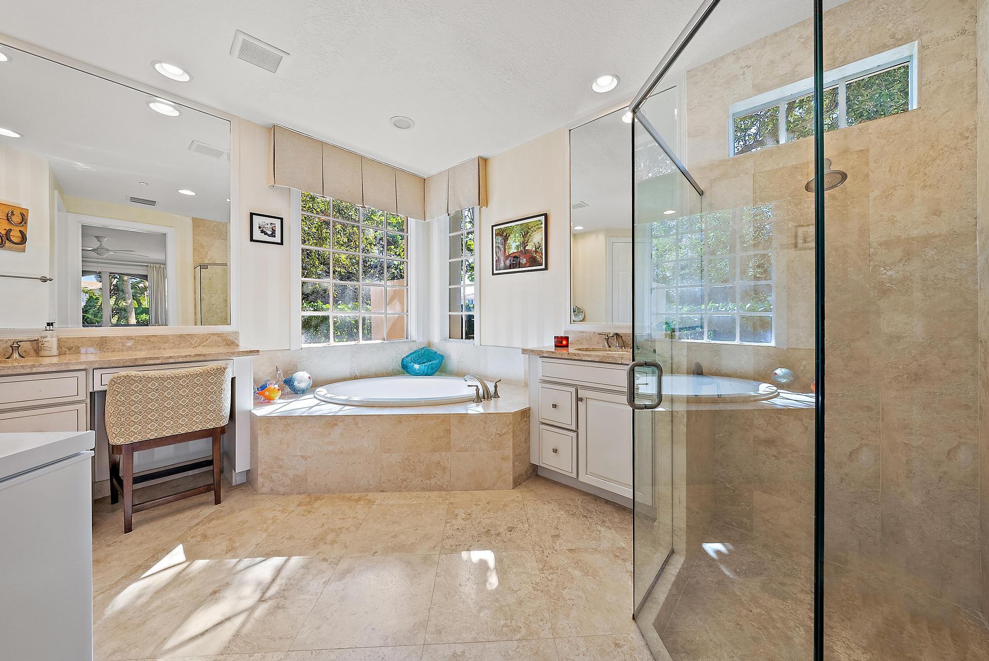 CARRIAGE HOMES AT FRENCHM - Residential