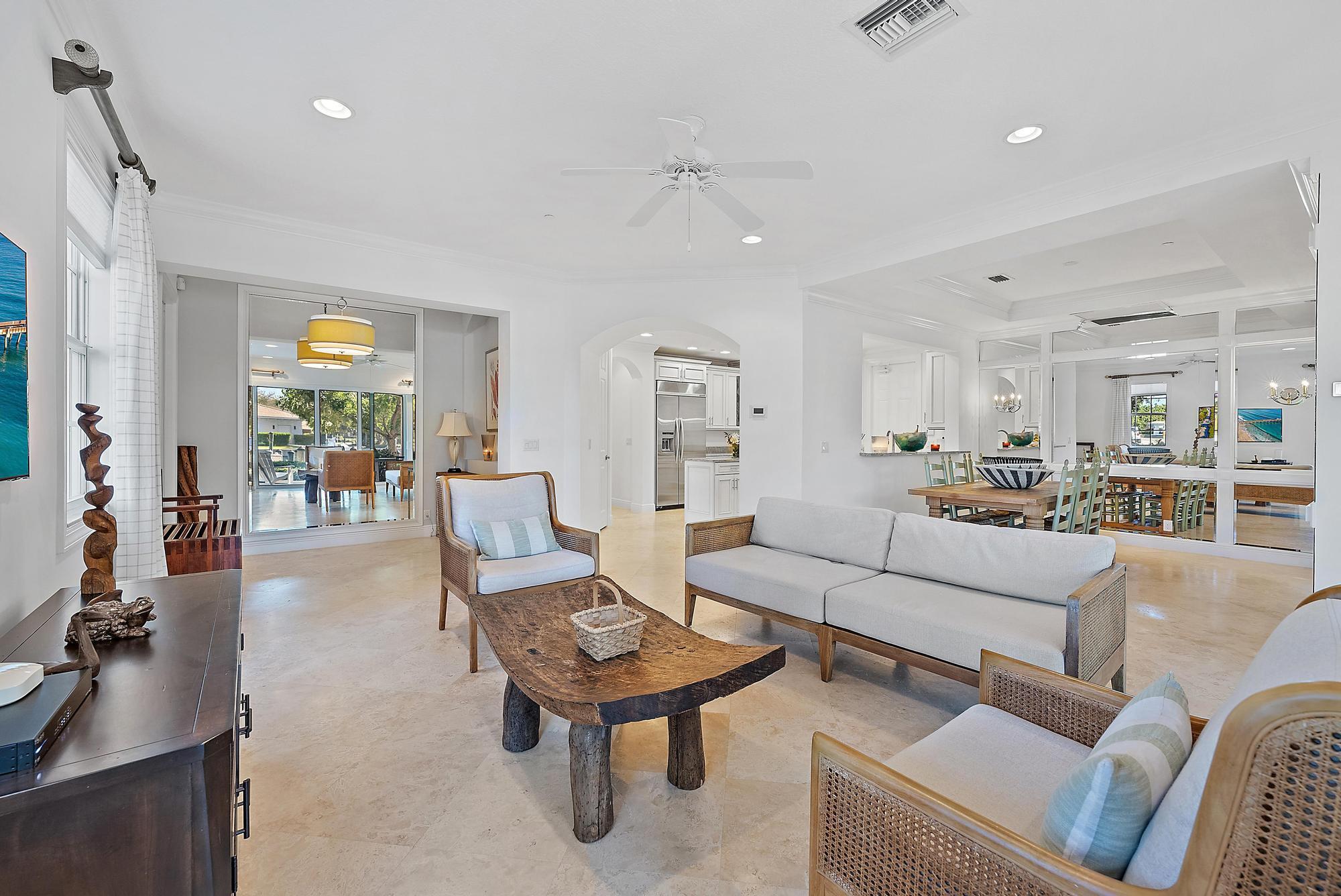 CARRIAGE HOMES AT FRENCHM - Residential