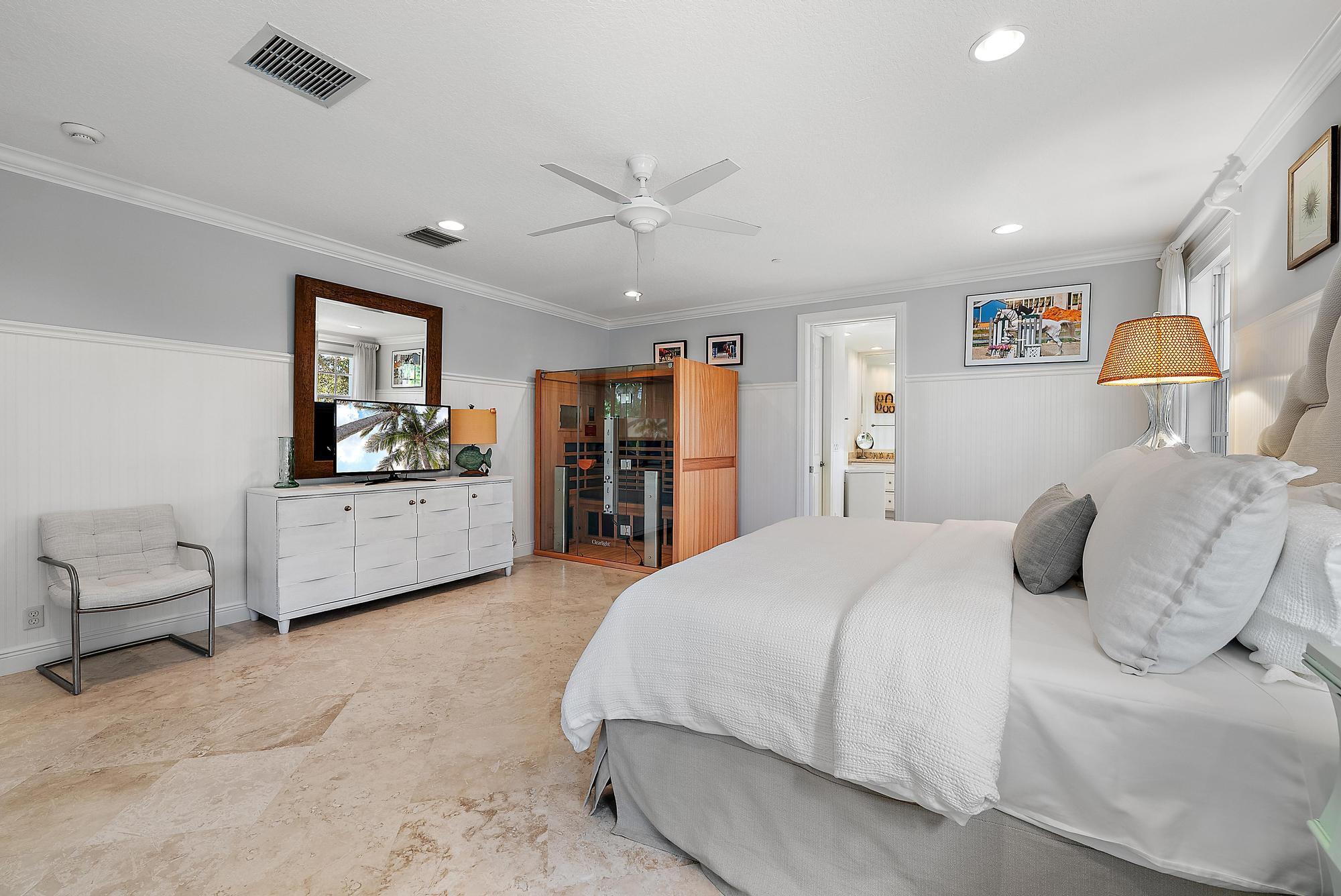 CARRIAGE HOMES AT FRENCHM - Residential