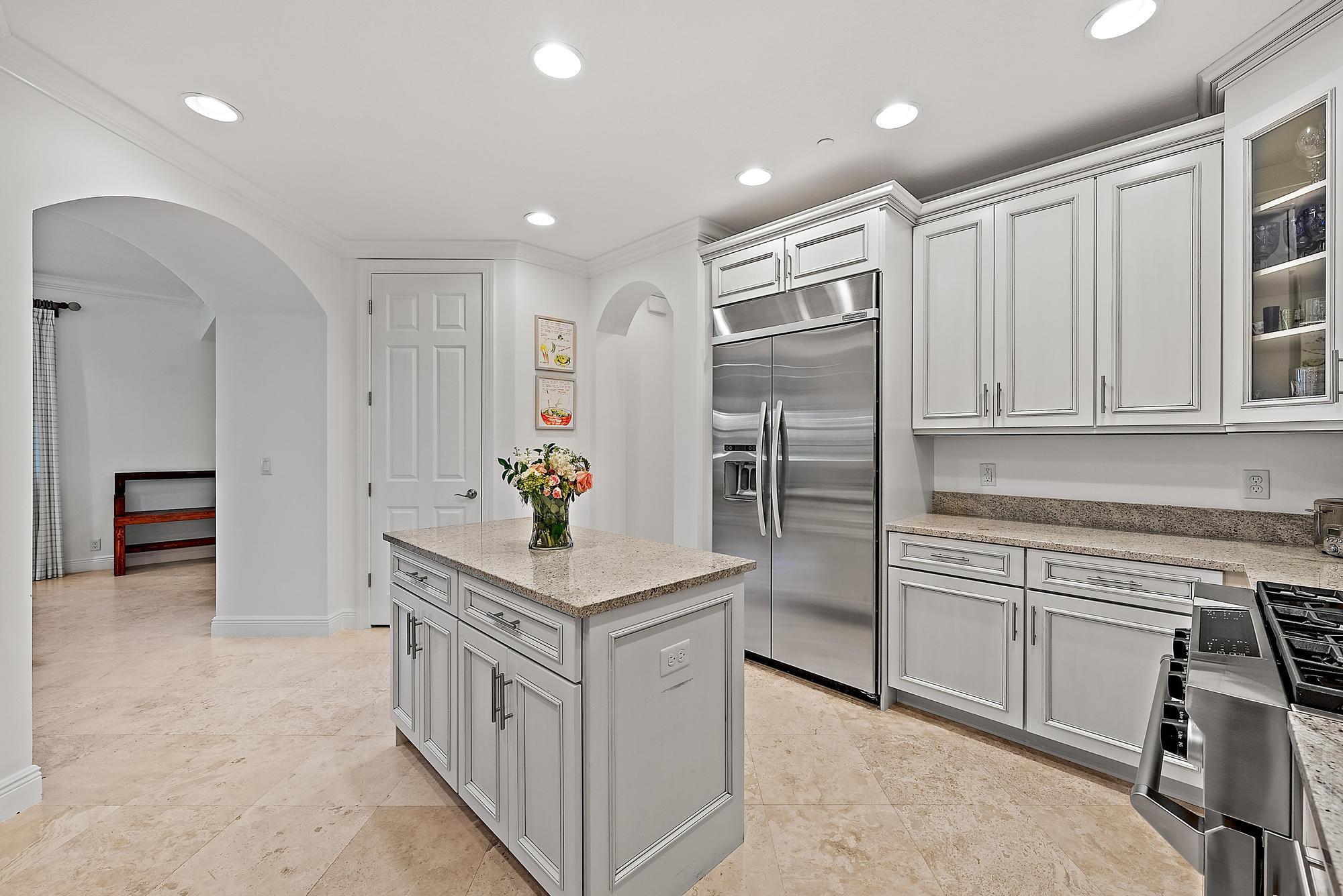 CARRIAGE HOMES AT FRENCHM - Residential