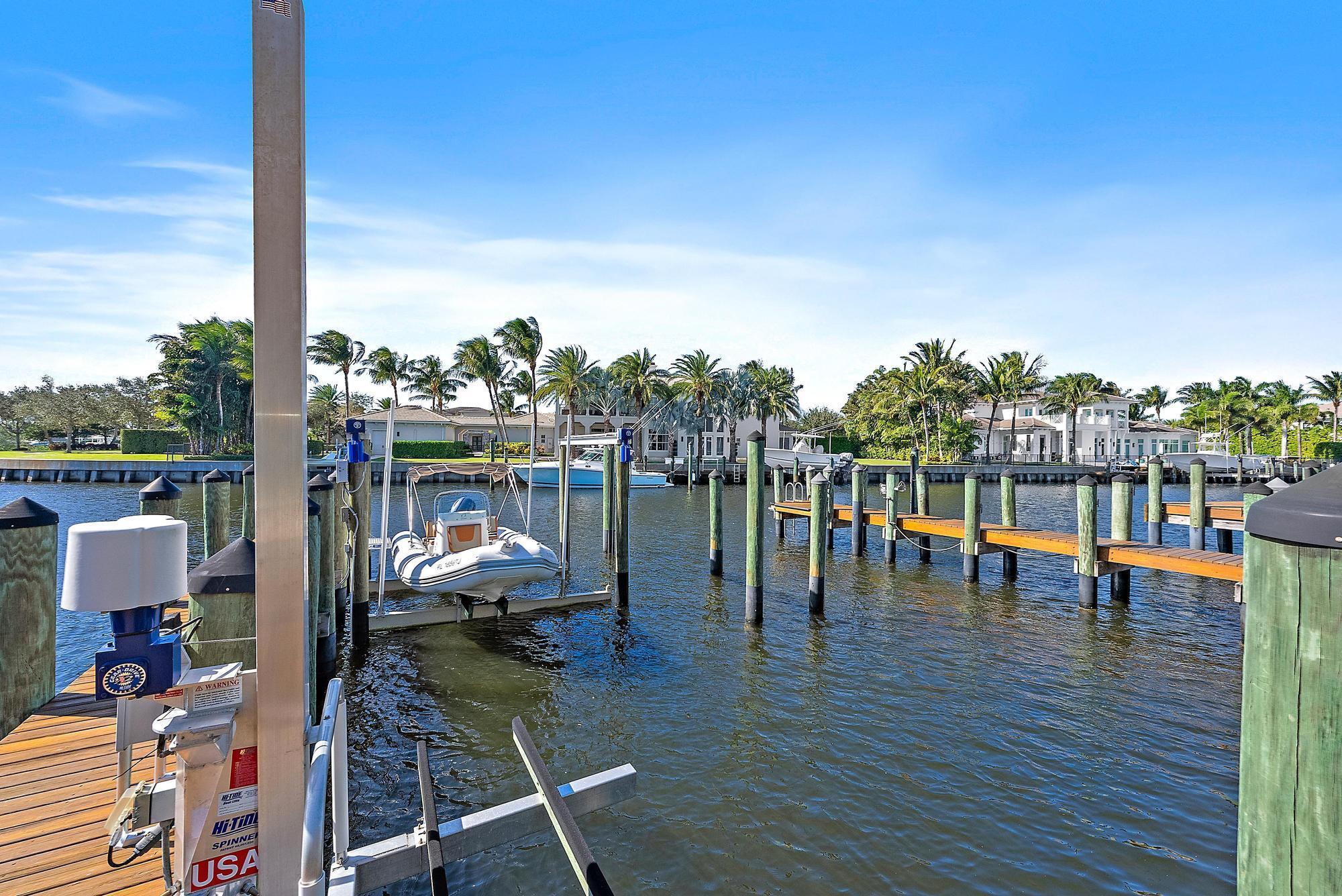 CARRIAGE HOMES AT FRENCHM - Residential